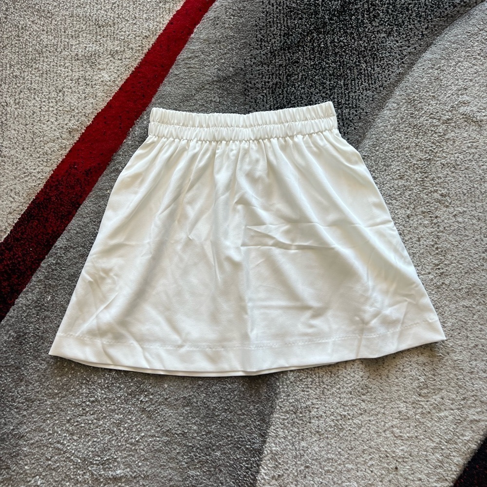 Line And Dot White Elastic Waist Mini Skirt